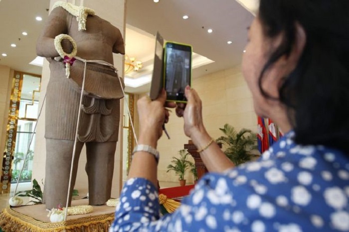 US museum returns ancient Hindu god statue to Cambodia